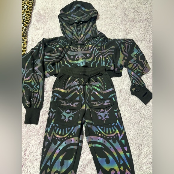 Reflective set - Picture 2 of 2